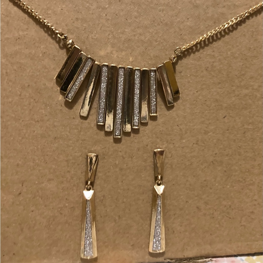 Necklace and earring set